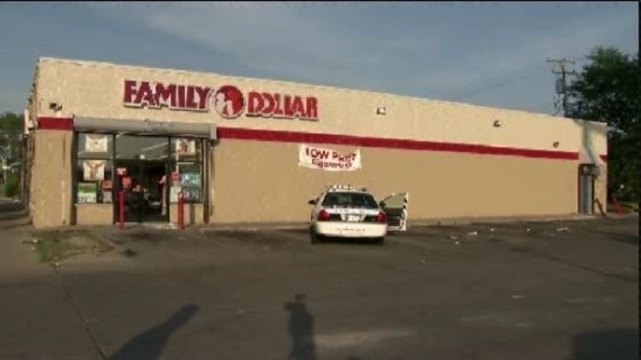 2 people pass out on bathroom floor of Sterling Heights Family...