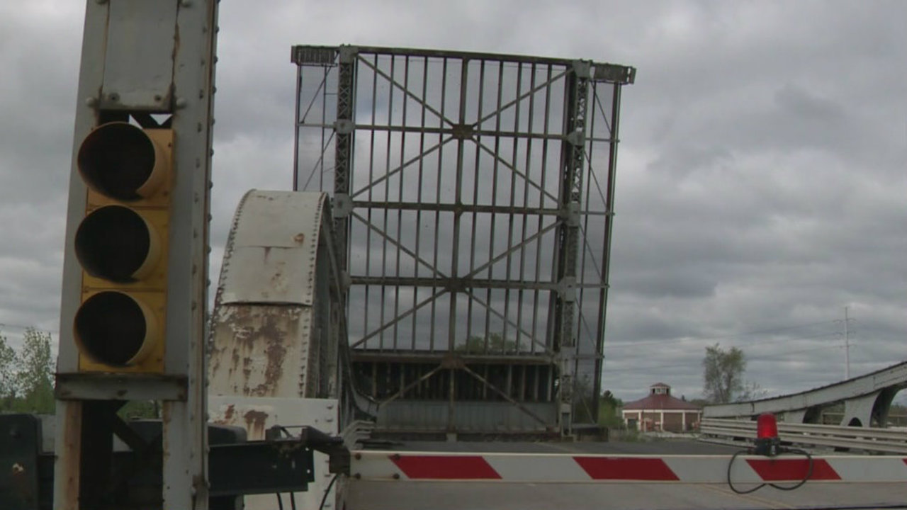 Drawbridge connecting Detroit, River... - WDIV Detroit