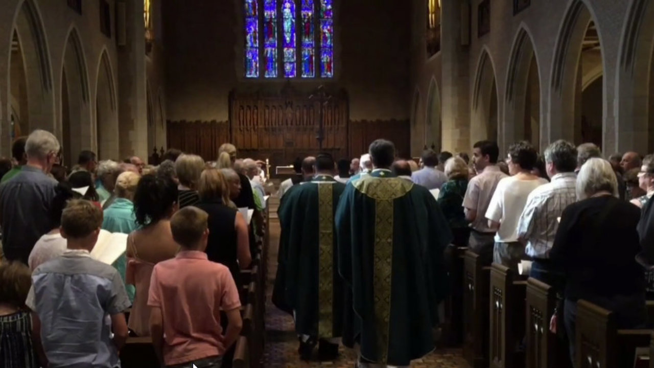 'Mass Mobs' bring the crowds to Detroit Catholic churches - WDIV Detroit