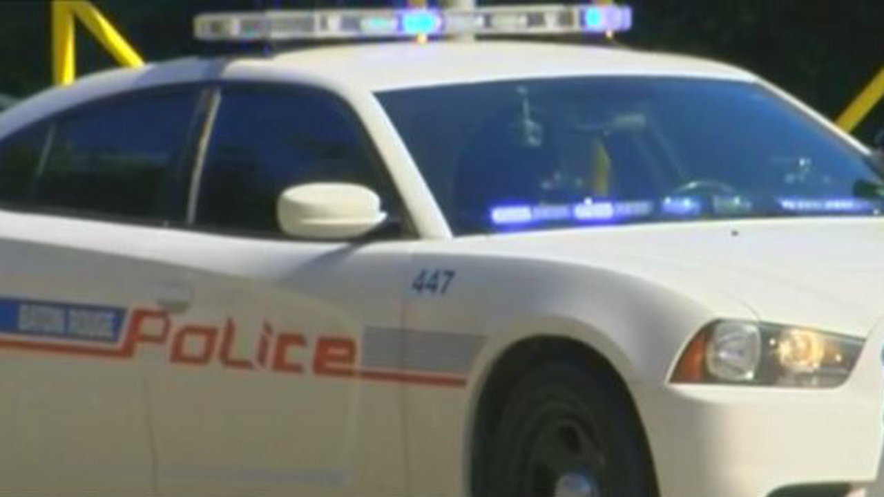 Police: 1 suspect killed, 2 still at large in Baton Rouge