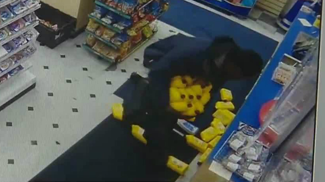 Thieves target Detroit gas station, despite police surveillance - WDIV Detroit