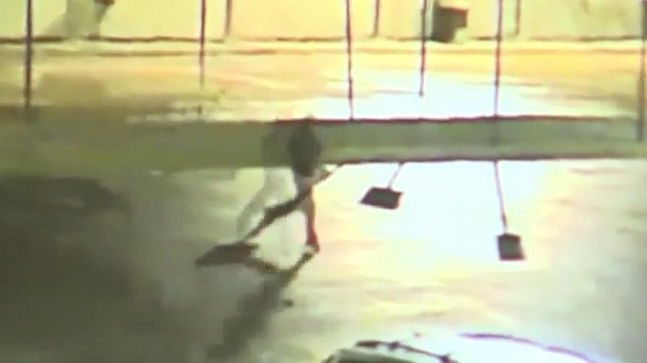 60-year-old Detroit 911 operator robbed while walking to work - WDIV Detroit