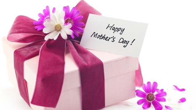 Mother's Day gift guide for on-the-go moms