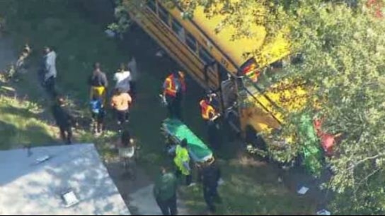 Kids suffer minor injuries in Detroit school bus crash