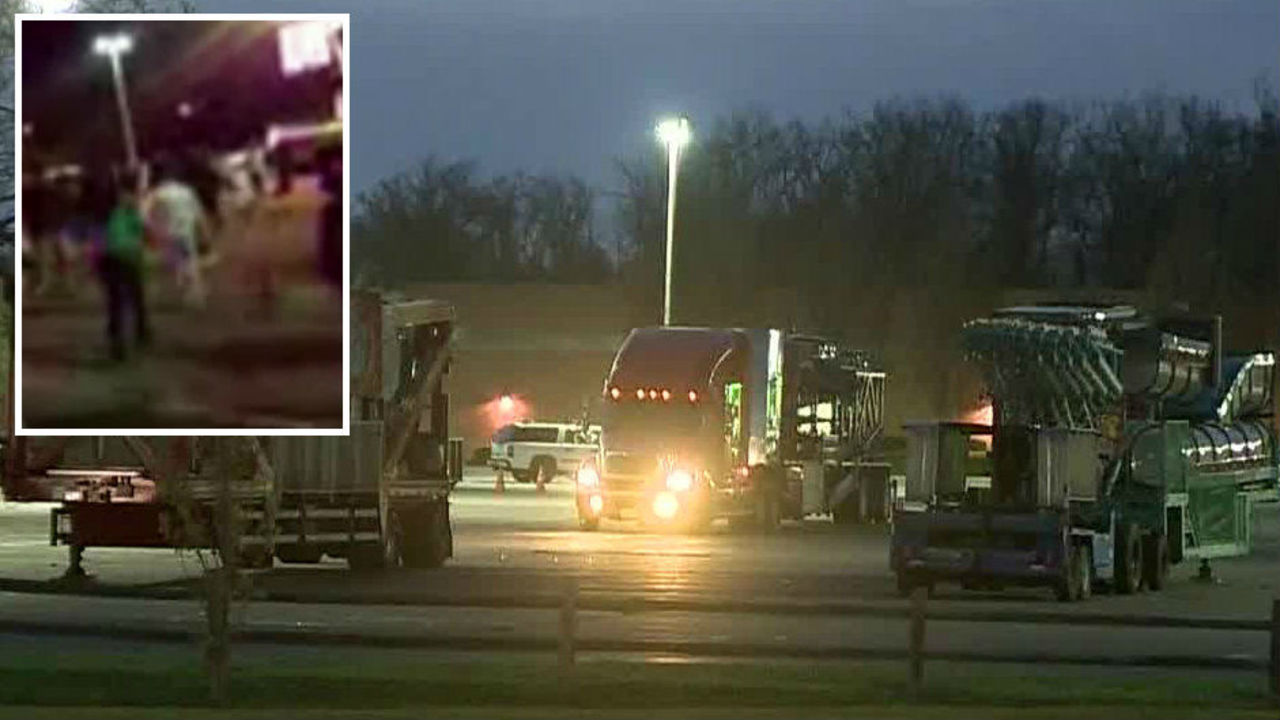 5 police officers injured during massive brawl at... - WDIV Detroit