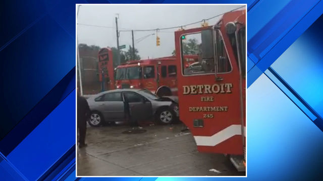 DETROIT TOWER LADDER STRUCK WHILE RESPONDING | Firefighter Close Calls ...