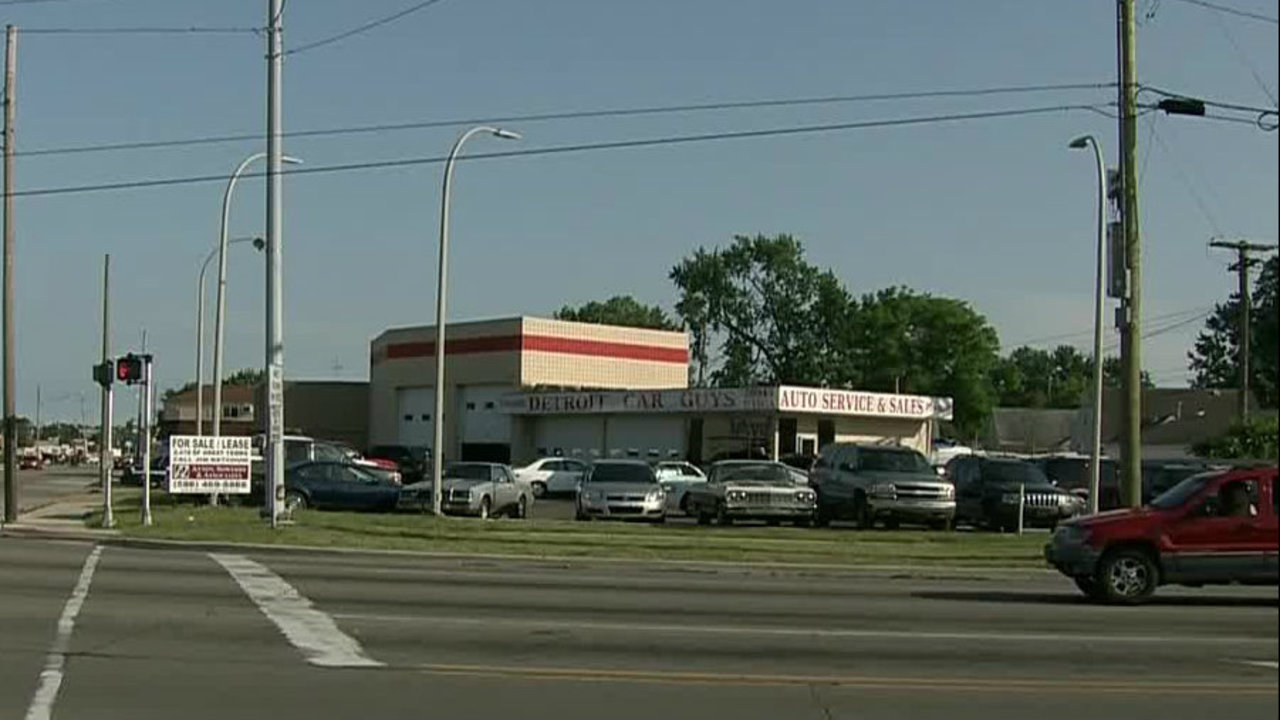 Weapons, cash removed from Roseville auto shop during drug bust