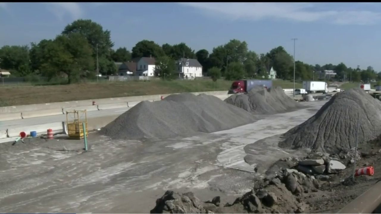 metro detroit drivers frustrated by road workers labor stoppage road worker signs