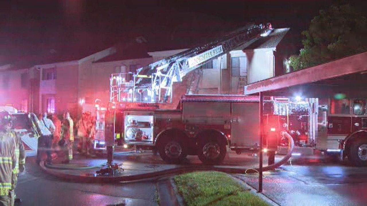 Lightning strike causes fire at Rochester Hills apartment...